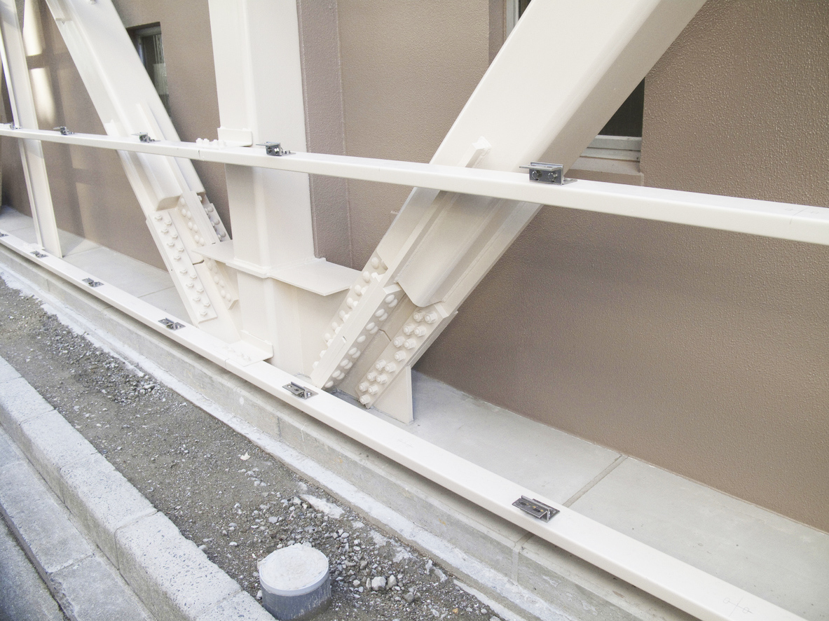 Seismic retrofitting of buildings
